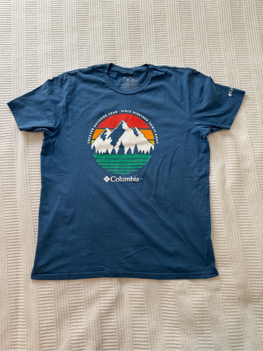 Columbia Navy Short-Sleeve Mountain Graphic Tee
